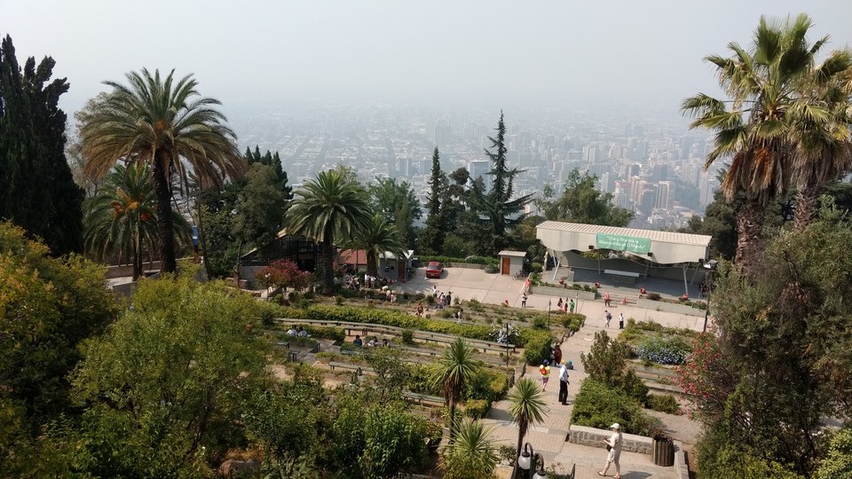 Chile - Santiago - Ausblick vom Cerro Christobal ist beeinträchtigt durch die Feuer im umliegenden Chile