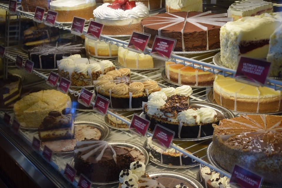 USA - San Francisco - Die Käsekuchen-Auswahl bei der Cheesecake Factory