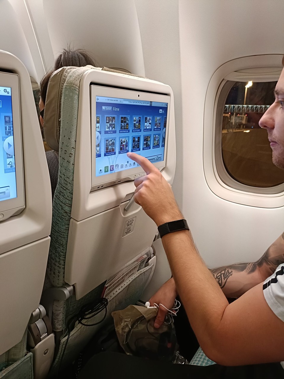 Schweiz - Zürich - Fazit nach dem Boarding: Ich bin noch nie in so einem grossen Flieger gsessen und Pablo hatte noch nie so heiss in einem Flieger (ist ca. 30⁰). So und jetzt gehts los.