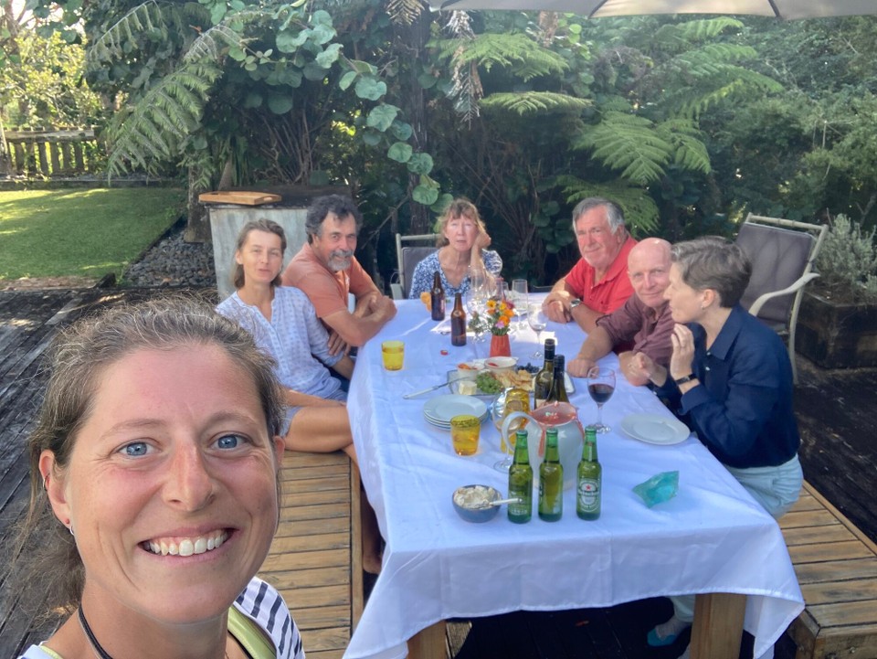Neuseeland - Hikurangi - Martina und Dennis hatten die amerikanischen Nachbarsfreunde eingeladen: Diane, Carter, Eric und Rita