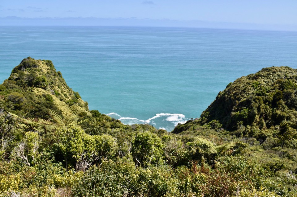 Neuseeland - Hokitika - Durch die Intensität der Sonne hat das Meer mittlerweile eine türkis blaue Farbe bekommen.