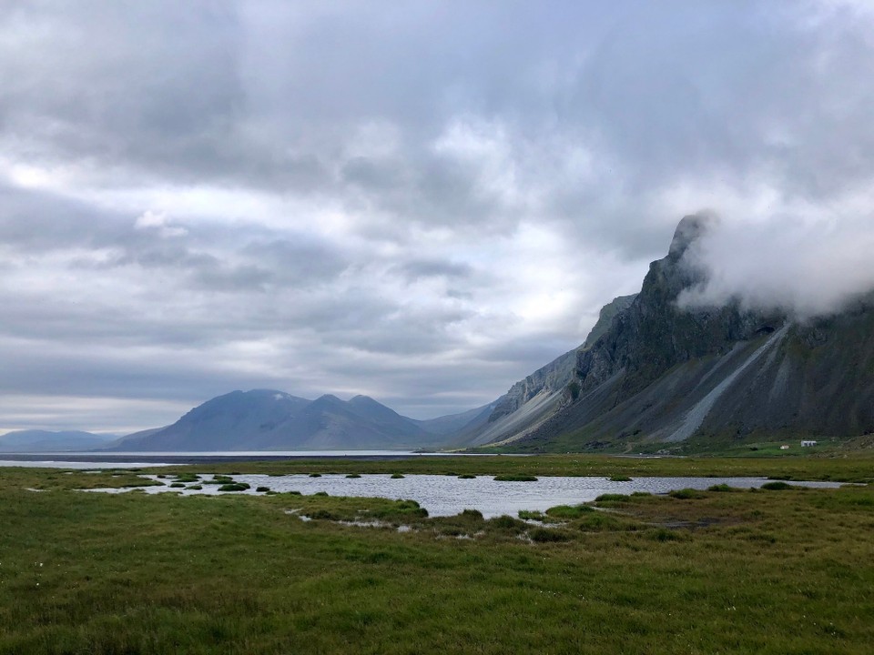 Island - Sveitarfélagið Hornafjörður - Blick am Eystrahorn entlang...