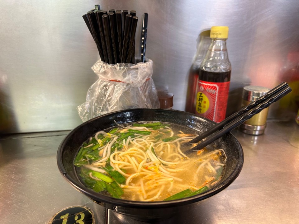 Taiwan - Taipei Main Station - und gönne mir ein leckeres Süppchen zum Mittagessen 😋