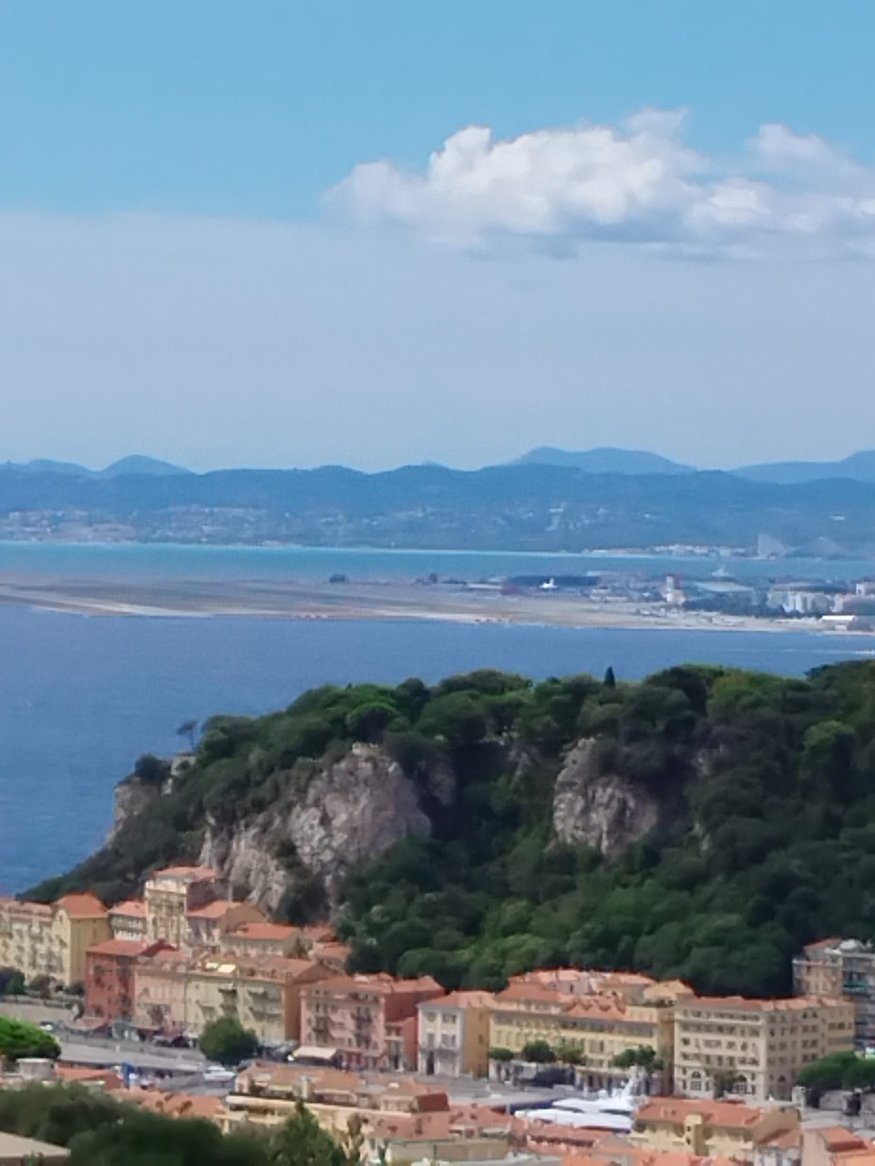 Frankreich - Nizza - Nizza mit Flughafen und landendem Flugzeug 🤩