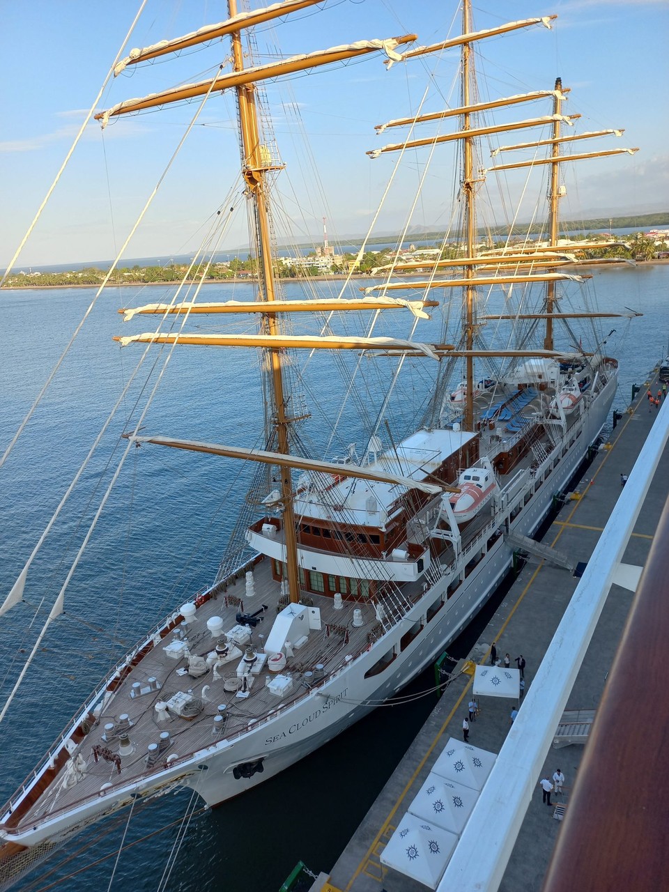 Costa Rica - Puntarenas - Imposantes Segelschiff, von hinten und 