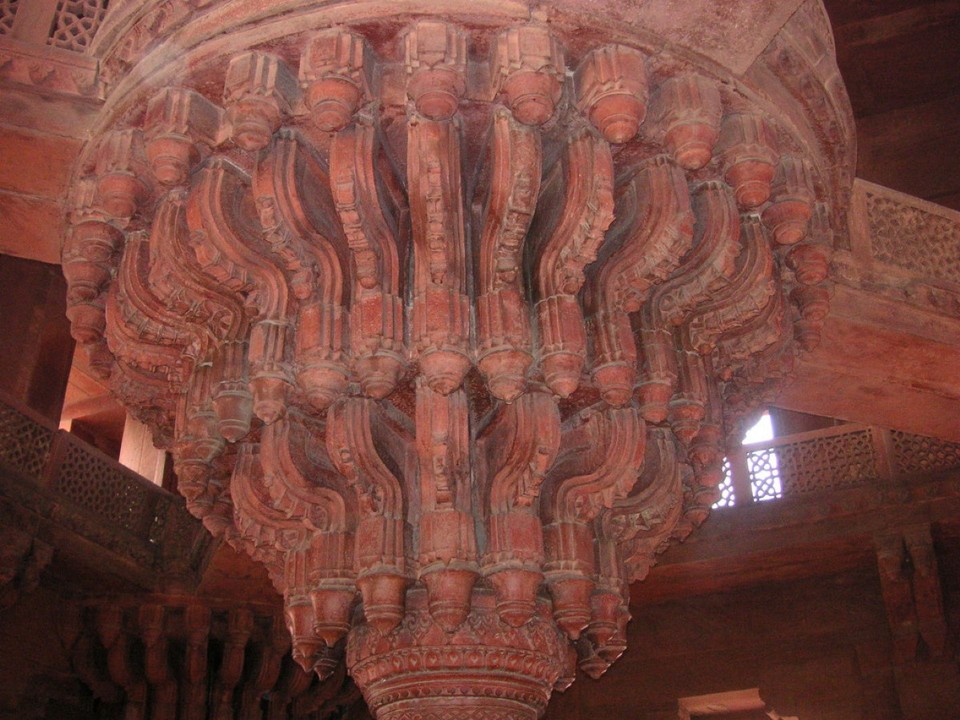 Indien - Fatehpur Sikri - Kunstvoll gestaltetes Kapitell