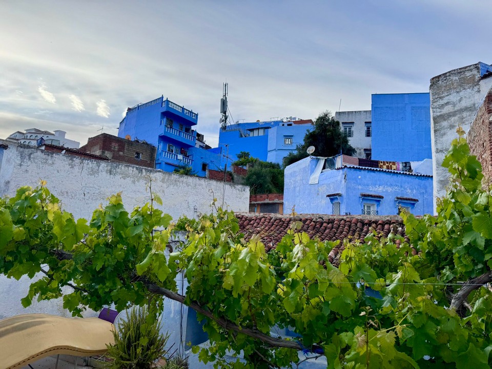 Marokko - Chefchaouen - CHEFCHAOUEN die blaue Stadt am Rifgebirge 
Mit ihren blau-weiß gekalkten Häusern am Berghang und dem gelassenen Ambiente versprüht die kleine Stadt im
Rifgebirge einen ganz besonderen Charme.