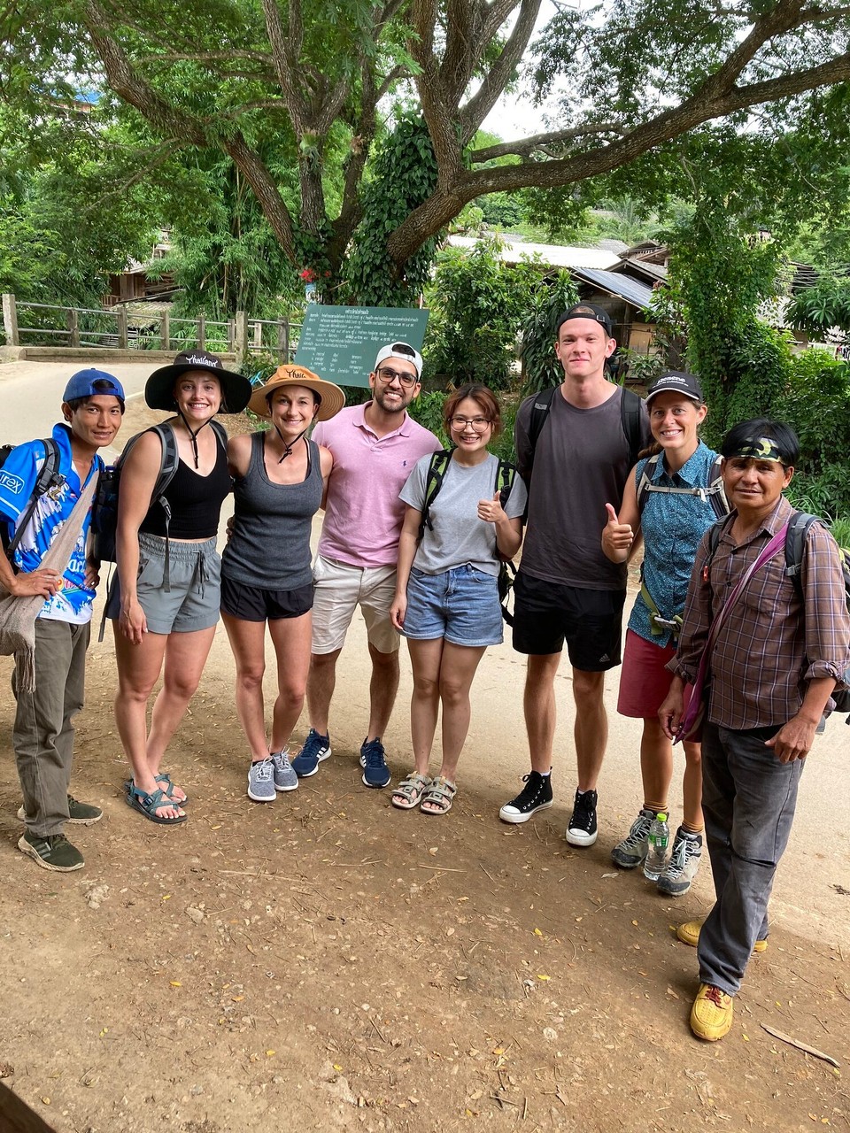 Thailand - Mae Wang - Ab in die Wildnis 🤪🥳 mit Abby und Courtney (Amerika), Gustavo (Kolumbien), Cin (Thailand), Martynas (Litauen), mir und zwei Guides 