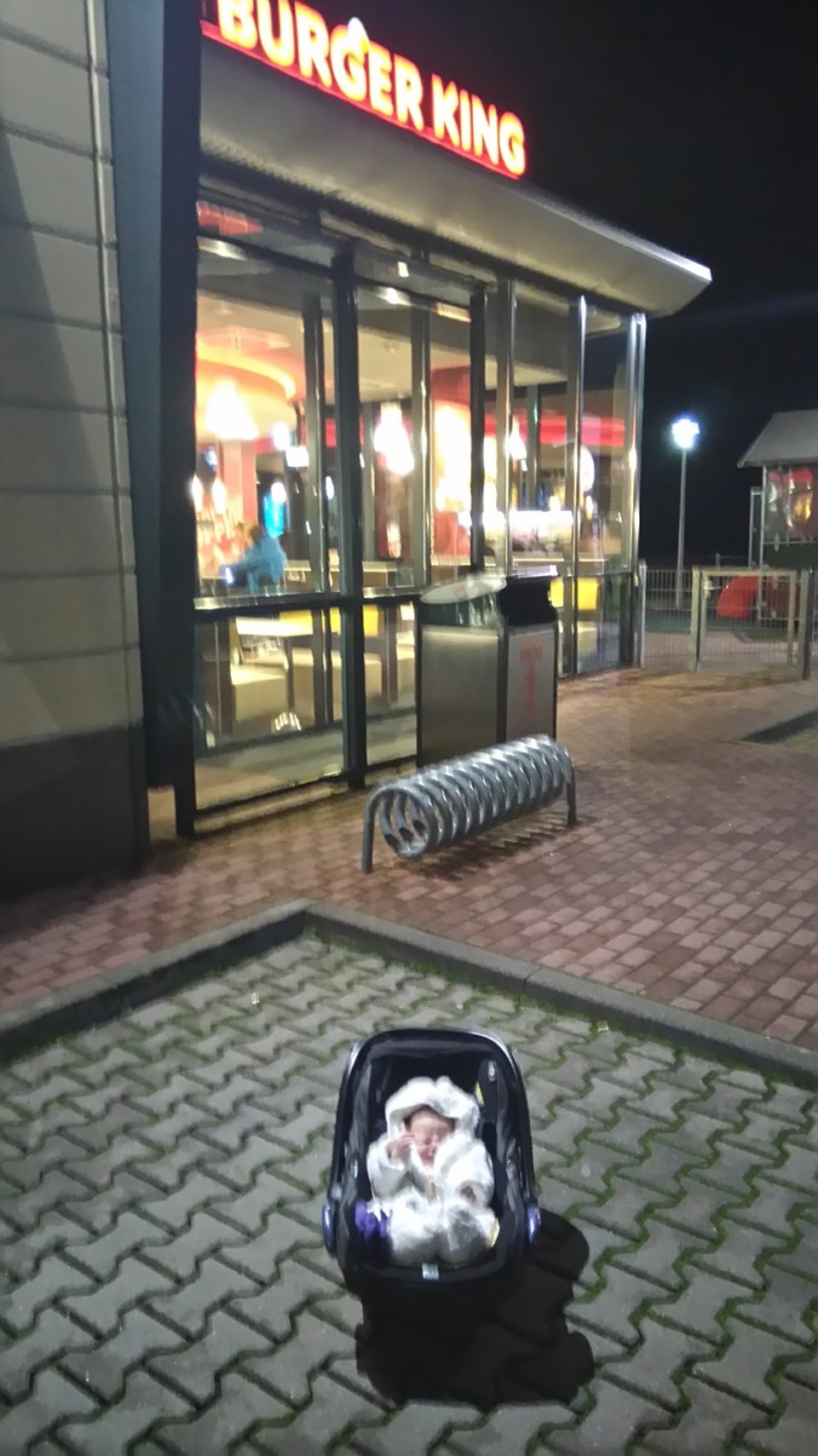 Deutschland - Beselich - Milli ist das erste mal bei Burger King 