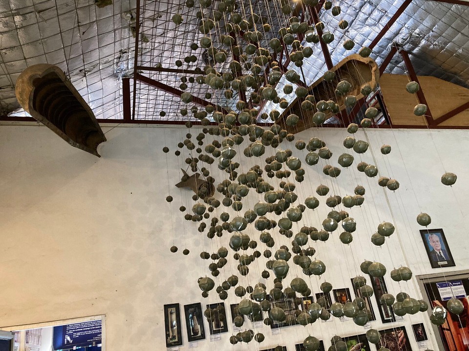Laos - Vientiane - So viele kleine Bomben in einer großen 🙈