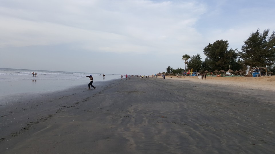Gambia -  - Am Abend machen die Gambianer viel Sport am Strand.