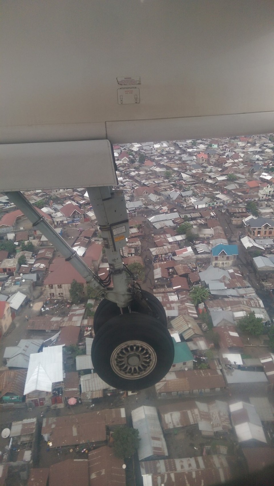 Demokratische Republik Kongo - Goma - Anflug nach Goma. Von hier sieht man schon wie sehr die Stadt pulsiert....