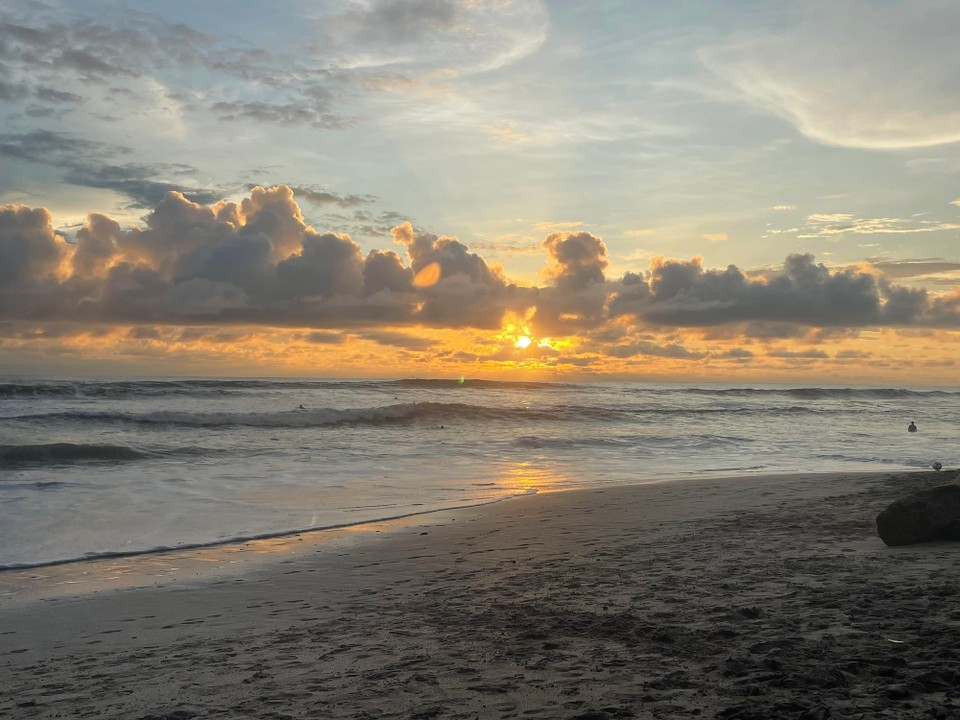 Costa Rica -  - … und der Sonnenuntergang am Strand genossen 🌅 