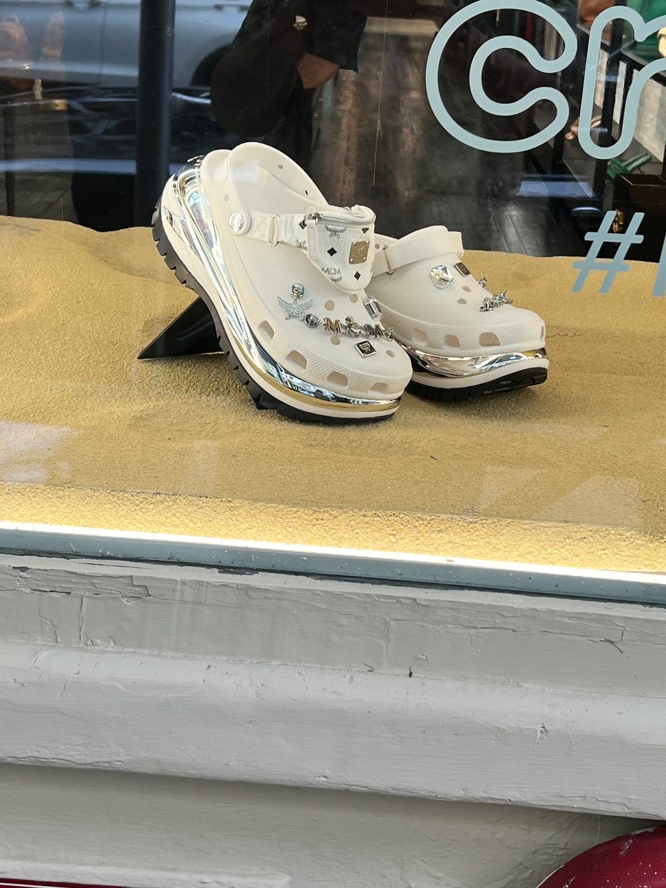 Vereinigte Staaten - New York - Crocs- aufgemotzt von MCM