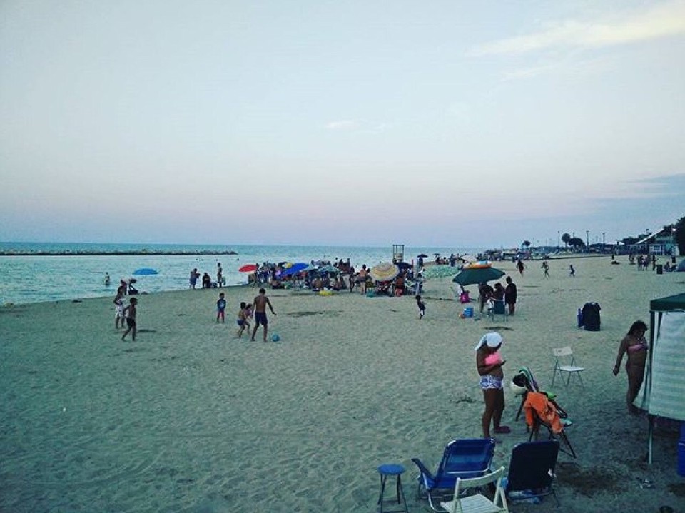 Italia - Ostuni - Spiaggia di Pane e Pomodoro. La più amata dai baresi.
