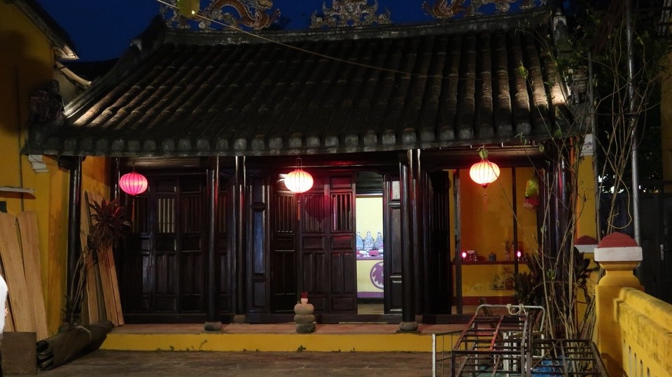 Vietnam - Hội An - Kleine versteckte Tempel mitten in den Einkaufsgassen...
