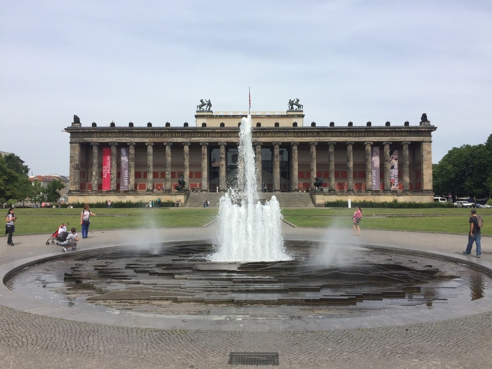 Germany - Berlin - This is the Altes Museum (German for Old Museum). It houses the Antikensammlung (antiquities collection) of the Berlin State Museums and sits beside the Berliner Dom on two sides of the Lustgarten.
