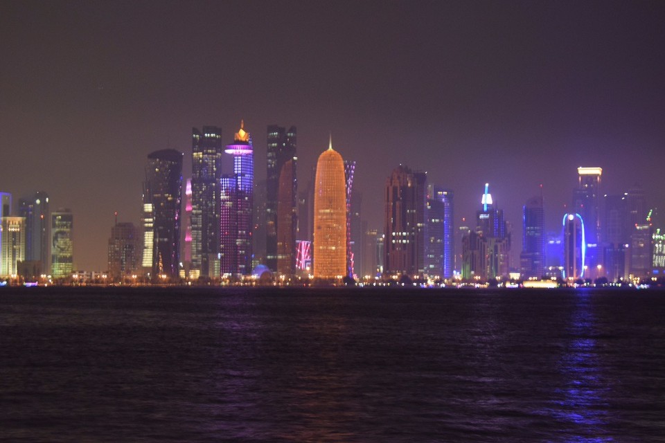 Katar - Doha - Ok, auf den Postkarten sieht es besser aus, es ist immer diesig und auch nicht richtig dunkel hier.
