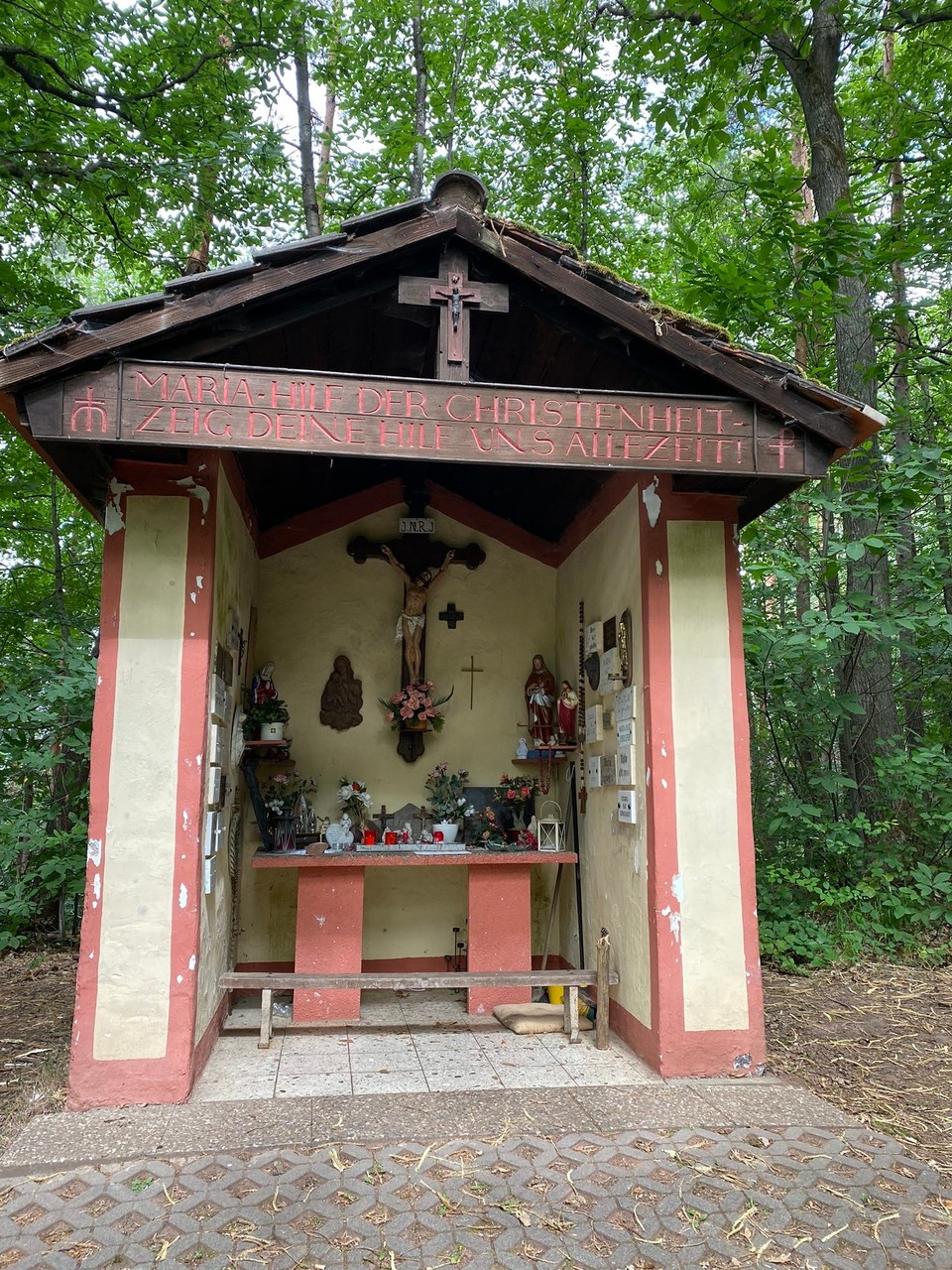 Deutschland - Schweich - Kleine Kapelle auf dem Gipfel