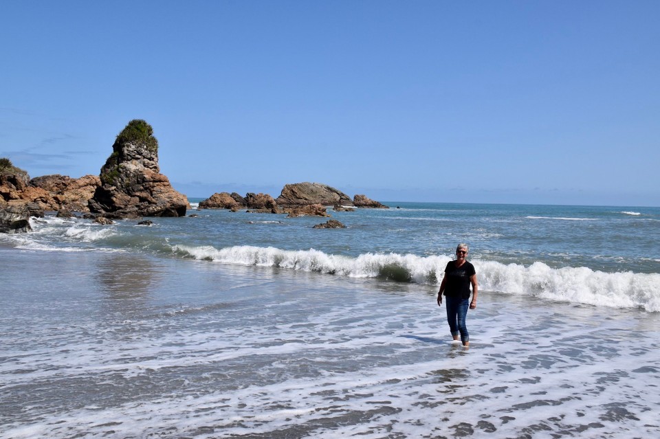Neuseeland - Hokitika - Es sind jetzt 16 Grad, gefühlt aber wie 22 Grad, nur leider fühlt sich das Wasser nicht so an.