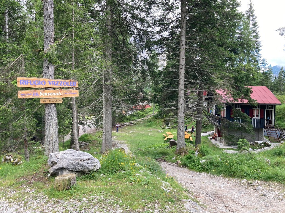 Ort bestimmen … -  - Refugio Vazzoler ist erreicht.