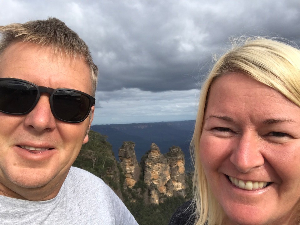 Australia - Katoomba - one husband , one wife and three sisters !