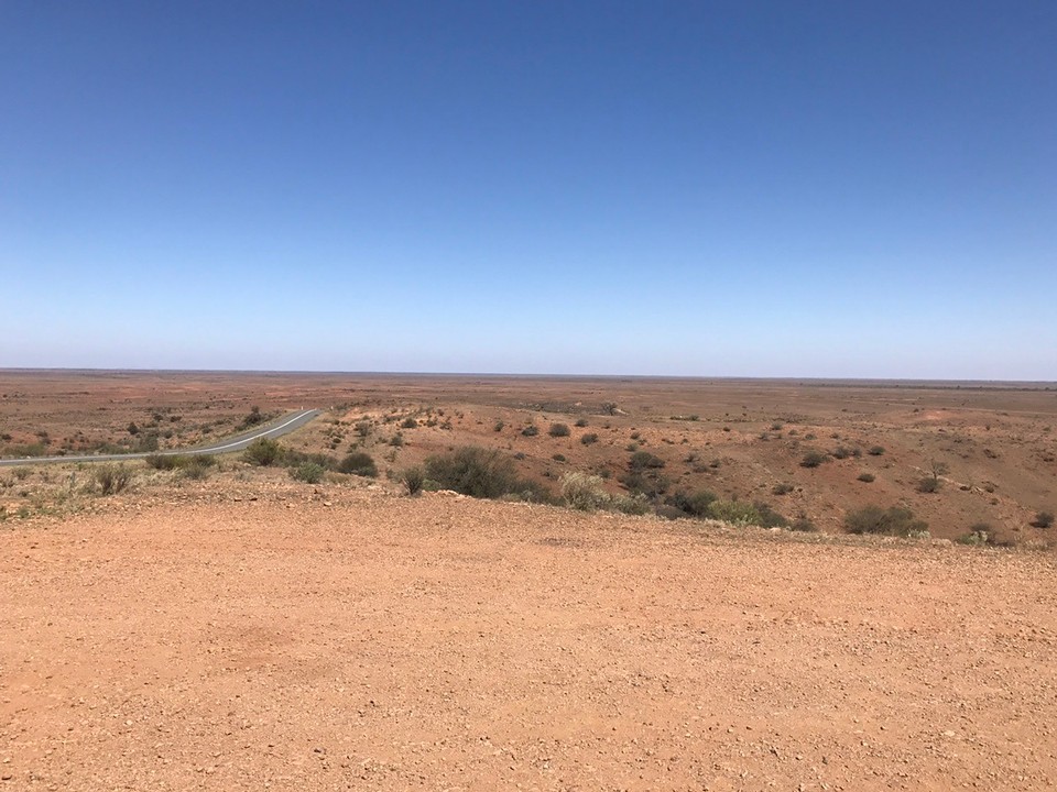  - Australia, Broken Hill - Mundi mundi plains go as far as the eye can see.. just past Silverton