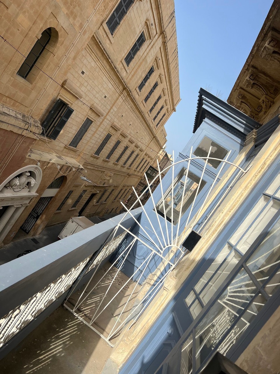 Malta - Valletta - Kleiner Balkon & Séparée … perfekt für den Kaffee am Morgen.