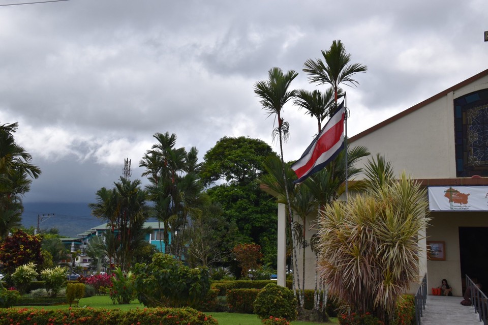 Costa Rica - San Carlos - Nach 60km haben wir La Fortuna erreicht, der Vulkan versteckt sich im Nebel.