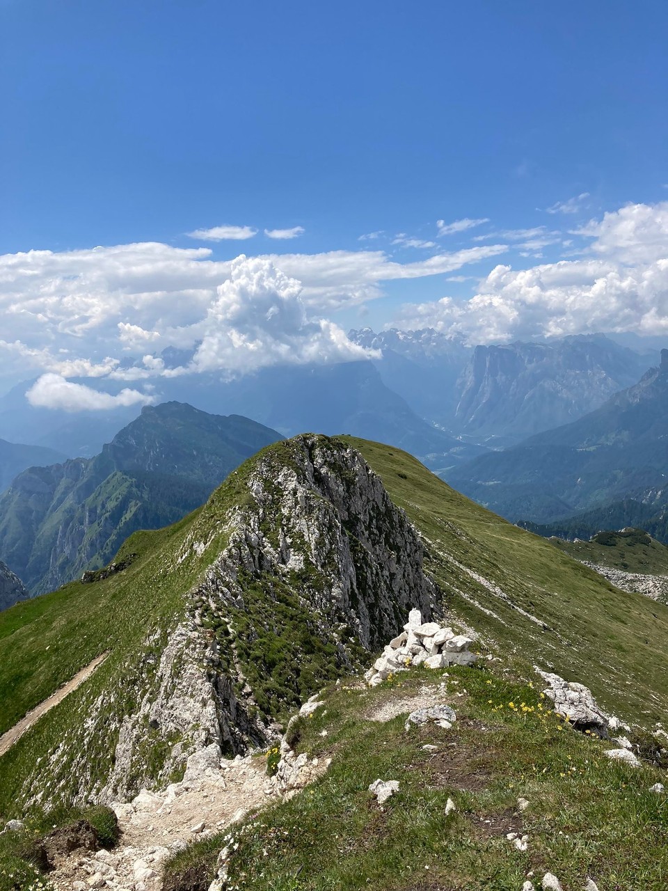 Italien - Alleghe - Gratweg führt weiter hoch