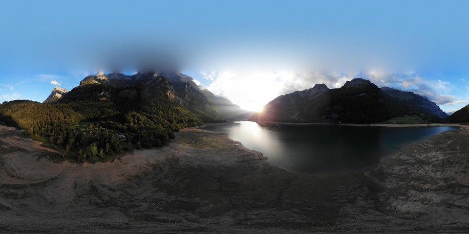 Schweiz - Glarus - Aufnahme mit der Drohne- Klöntalersee