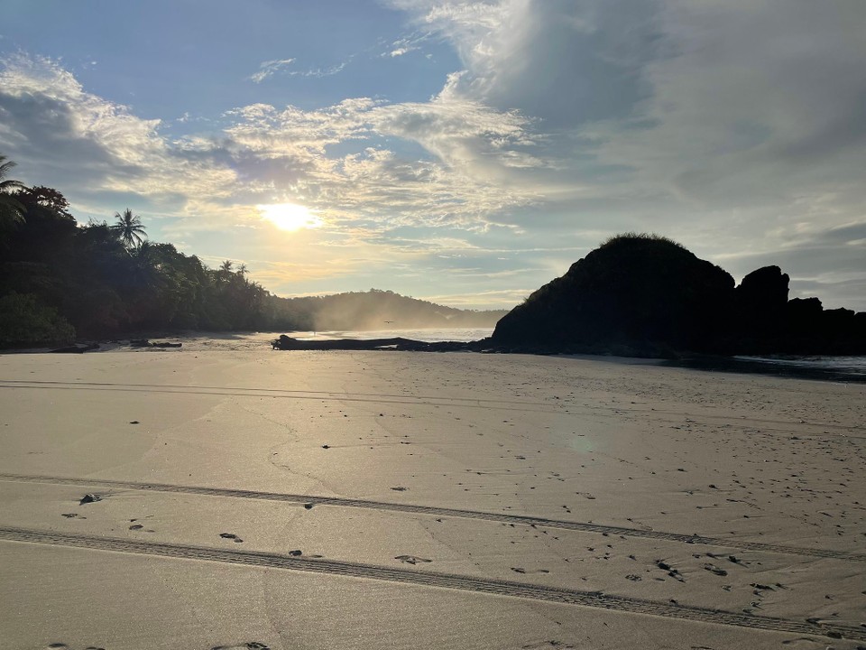 Costa Rica - San José - Den Morgen mit einem letzten Lauf an der Pazifikküste Costa-Ricas… 