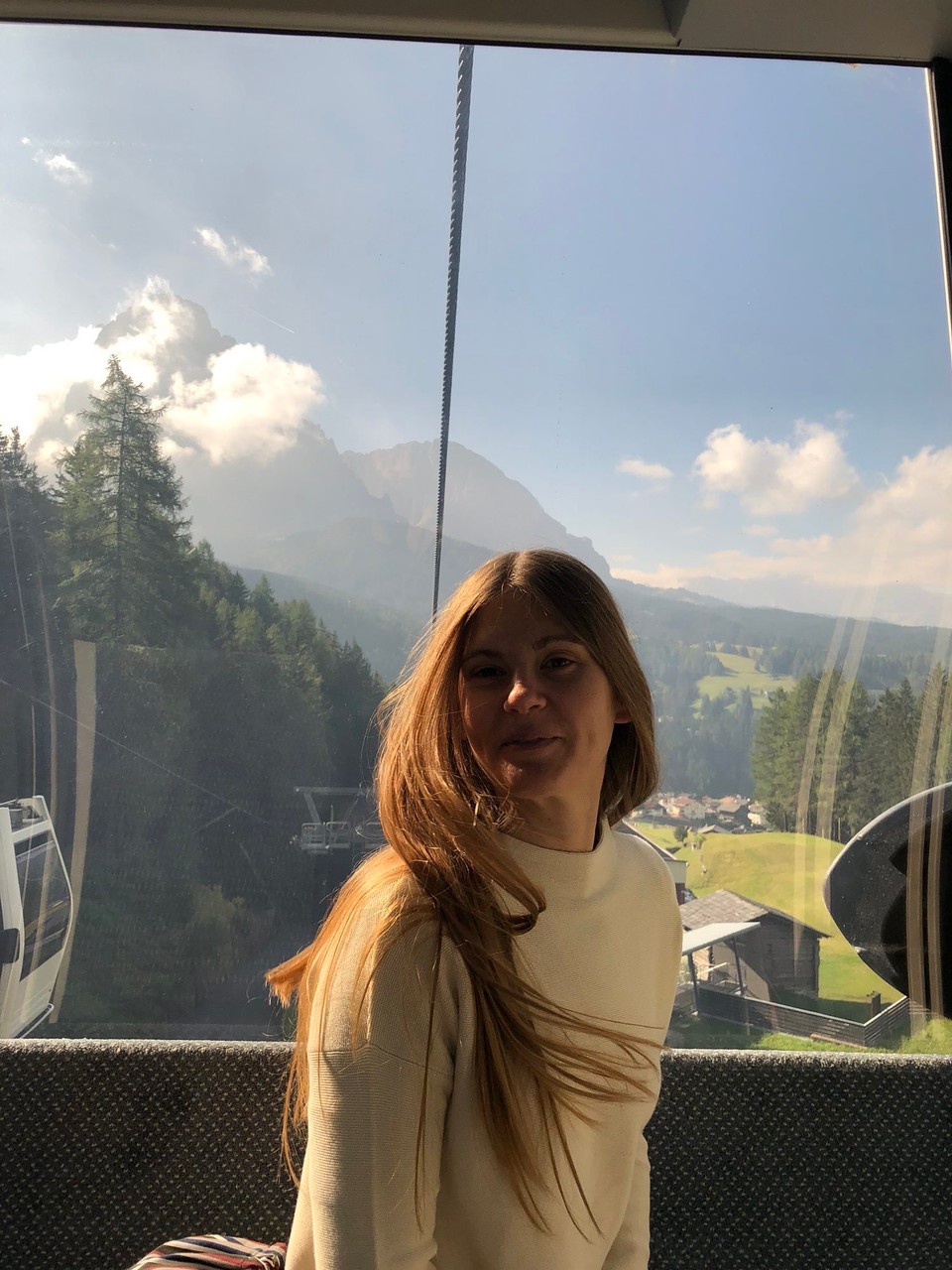 Italien - Wolkenstein in Groeden - Mit der Gondel zum Col Raiser. Von hier hat man den perfekten Zugang zu der Geisler Gebirgsgruppe. Es war übrigens Maikes erste Gondelfahrt 😉