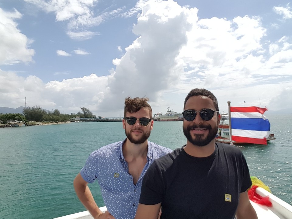 Thailand - Patong - Koh Phangan konnten wir mir dem Roller super erforschen.  Echt zu empfehlen.  Und mit dem Wetter hatten wie sich noch richtig Glück.  Weihnachten werden wir in Phuket verbringen.  