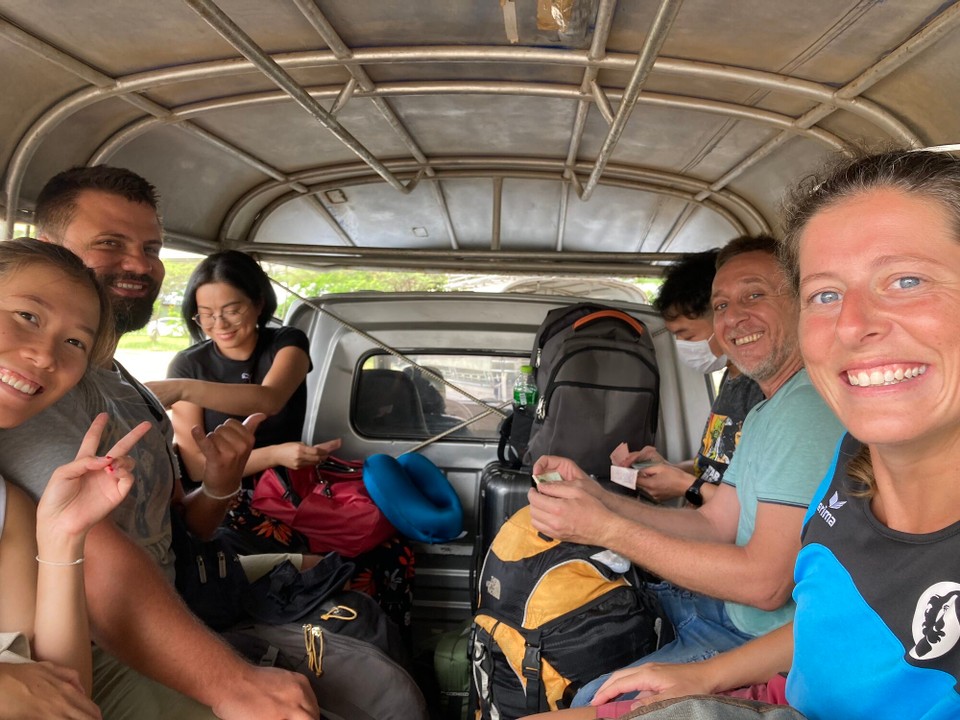 Laos - Huoixai - Mit dem Tuktuk geht es in den richtigen Ort