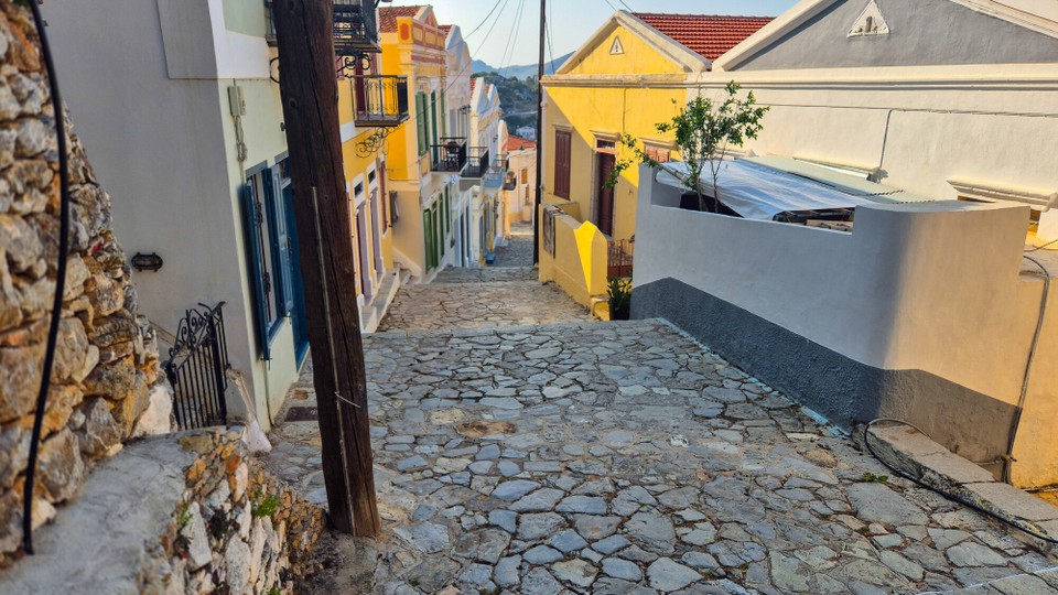 Griechenland - Symi - Diese Treppe runter nervt (die Knie!) Genauso wie hoch (Puls!).