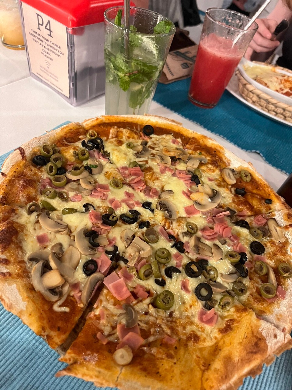 Costa Rica - Pococí - Denn e gueti Pizza gesse jnd e paar Mojitos trunke wärend em Sunneuntergang