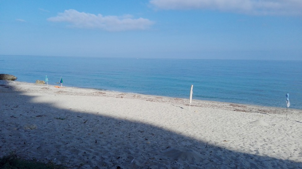 Italien - Contrada Riaci, Santa Domenica di Ricadi - Erster Morgen - Blick aus unserem Zelt