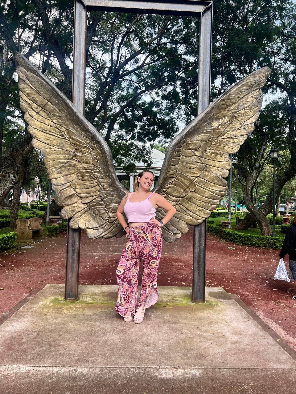 Costa Rica - San José - Letzt wuche ish d‘Olivia be eus izoge, sie blibt aber nur zwei Wuche da. Mir sind afangs Wuche zäme id Stadt nach de Schuel. Det ish das Foti entstande. Mer hend eus mega guet verstande und hend‘s mega lustig gha zäme