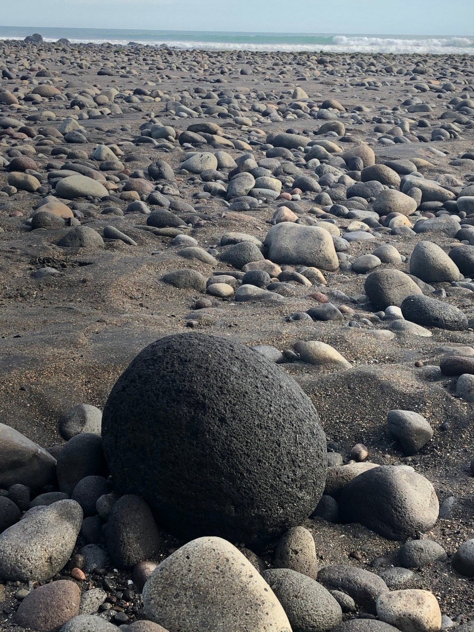 Neuseeland - Taranaki - Vulkansteine am Strand