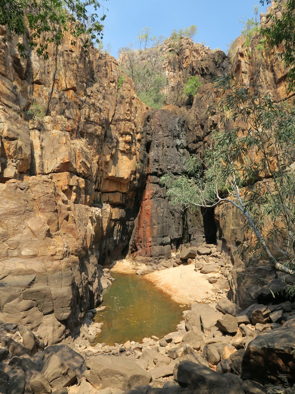 Australia - Nitmiluk - Cascade en partie asséchée du a la saison... Descente d'une heure dans un pierrier...sportif