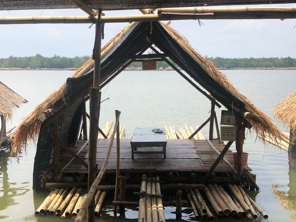 Thailand - Mae Rim - Kleine Bambushütten zum Essen und Entspannen 🎋