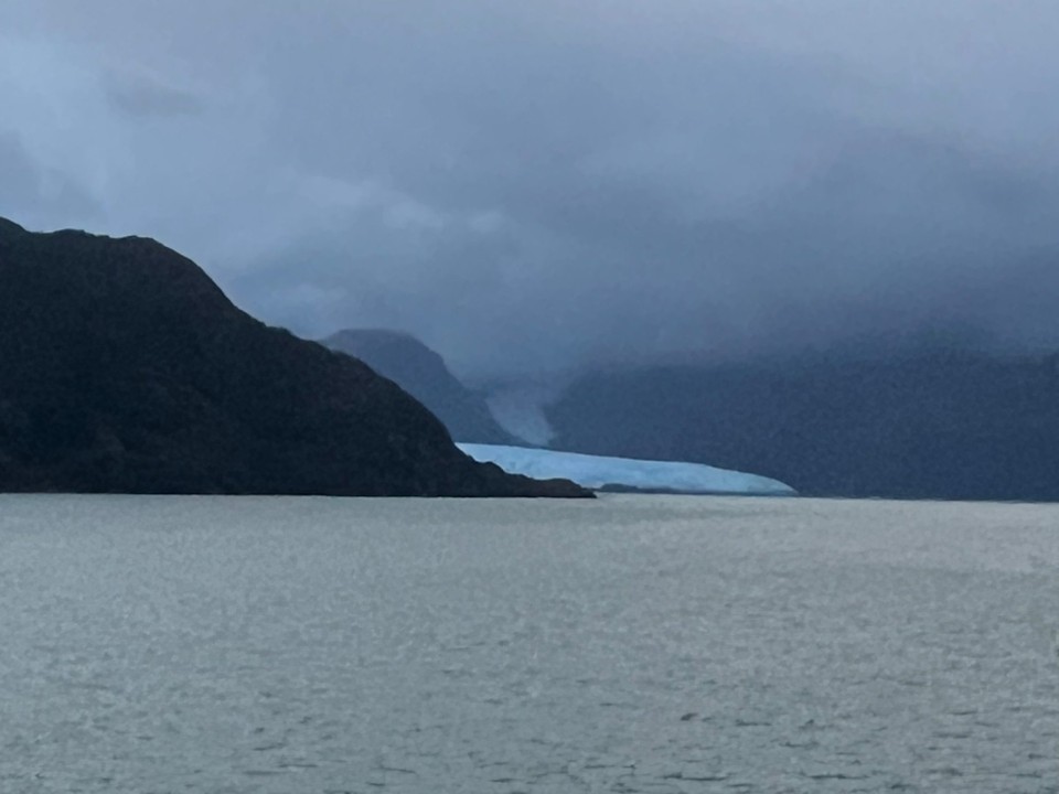 unbekannt - Beagle Channel - First site of Amalia Glacier- although it looks a little dull in these pictures- it was stunning