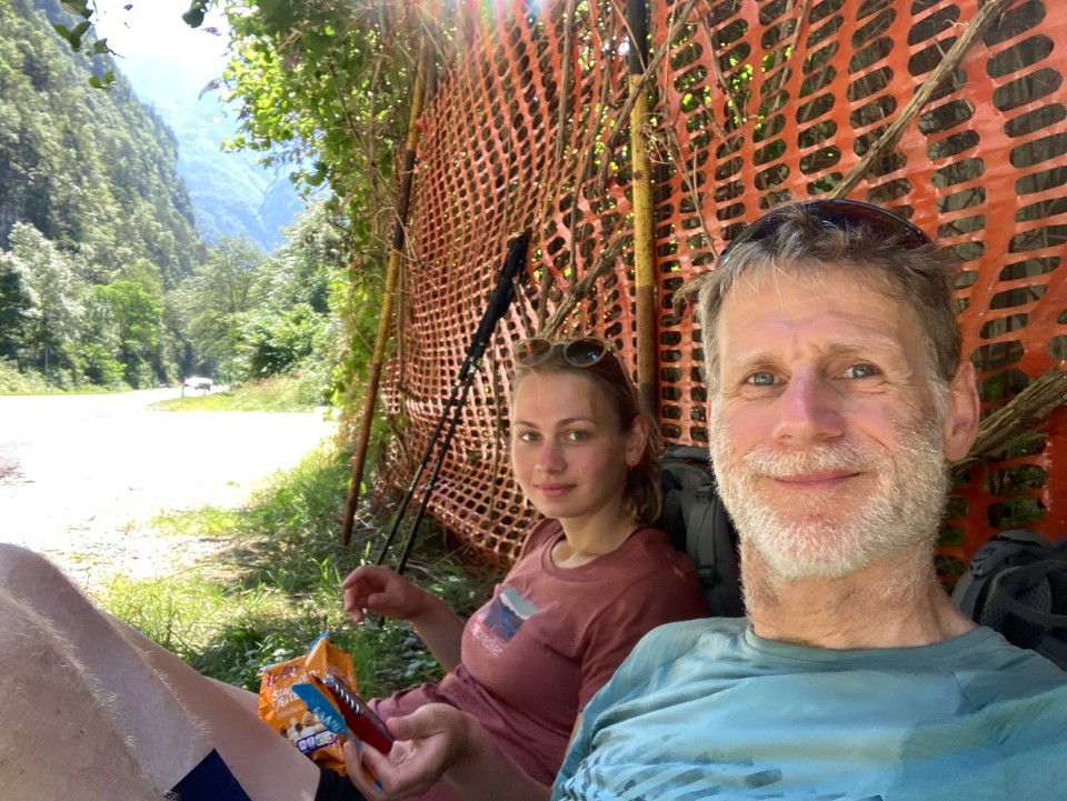 Italien - Sedico - Warten auf den Bus 