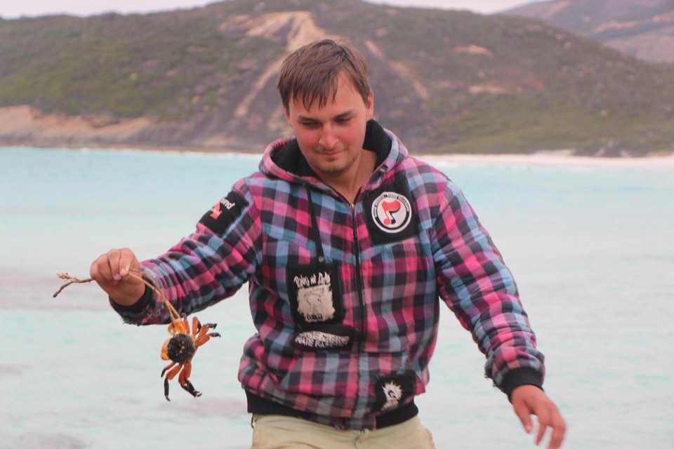 Australien - Eagle Bay - Sammy mal wieder auf Krabbenjagt.
