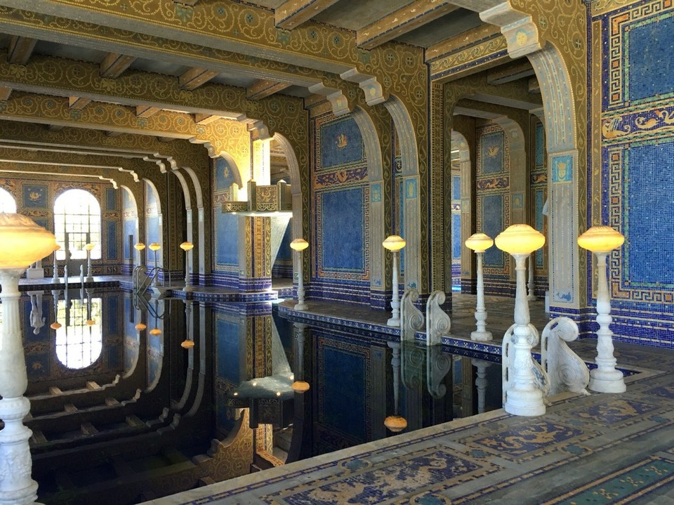 USA - San Simeon - Und natürlich hat das ganze Anwesen einen ziemlich tolle Poolanlage