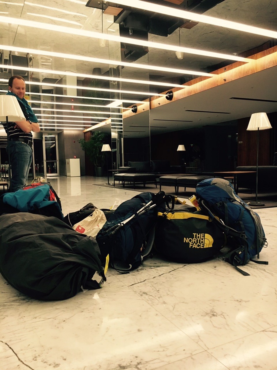 Türkei - Istanbul - ... Laubi: Outdoorurlaub im Hotel! Unser Flug von Frankfurt nach Istanbul hatte 1.5 Std. Verspätung. Wir haben unseren Anschlussflug verpasst. Nach langem Kampf mit der Airline blieb uns keine andere Möglichkeit als zwei ganze Tage in Istanbul zu bleiben... 