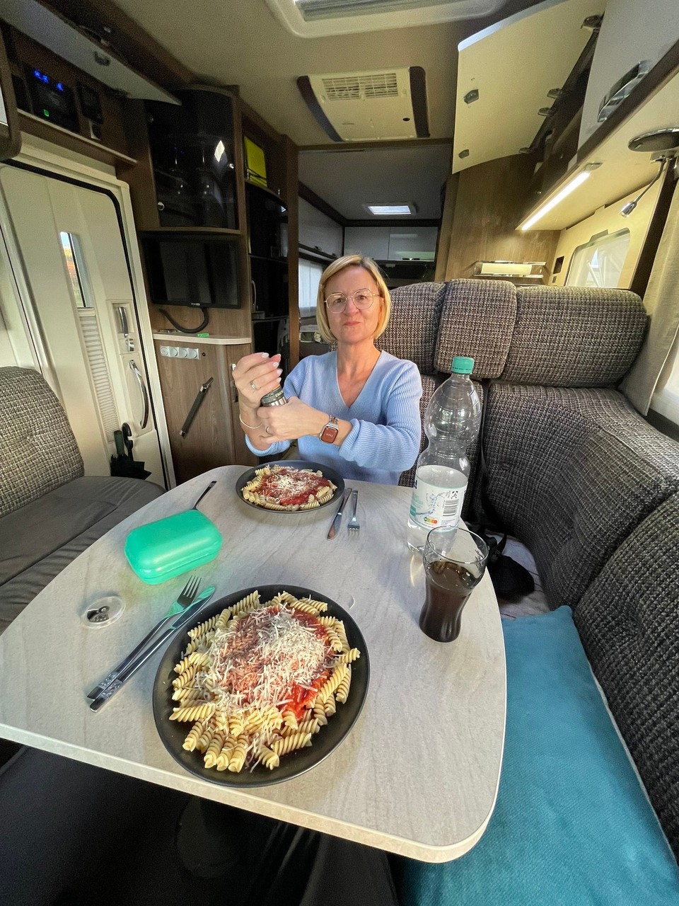 Deutschland - Hennef (Sieg) - Das erste Essen im WoMo - einfach aber lecker. 