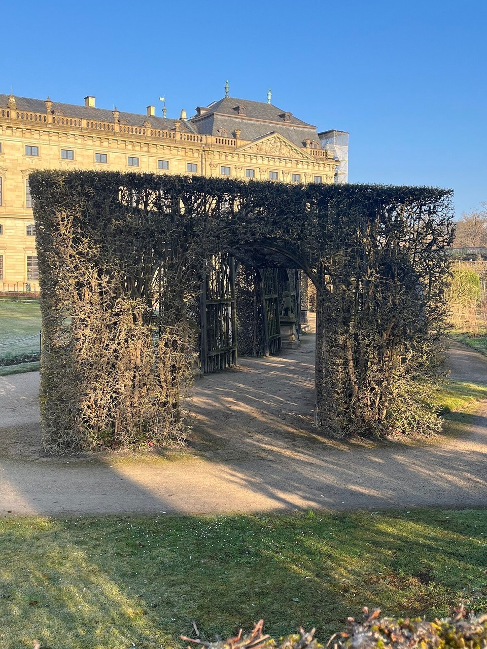 Deutschland - Würzburg - Im Sommer sind das herrlich grüne Spazierwege