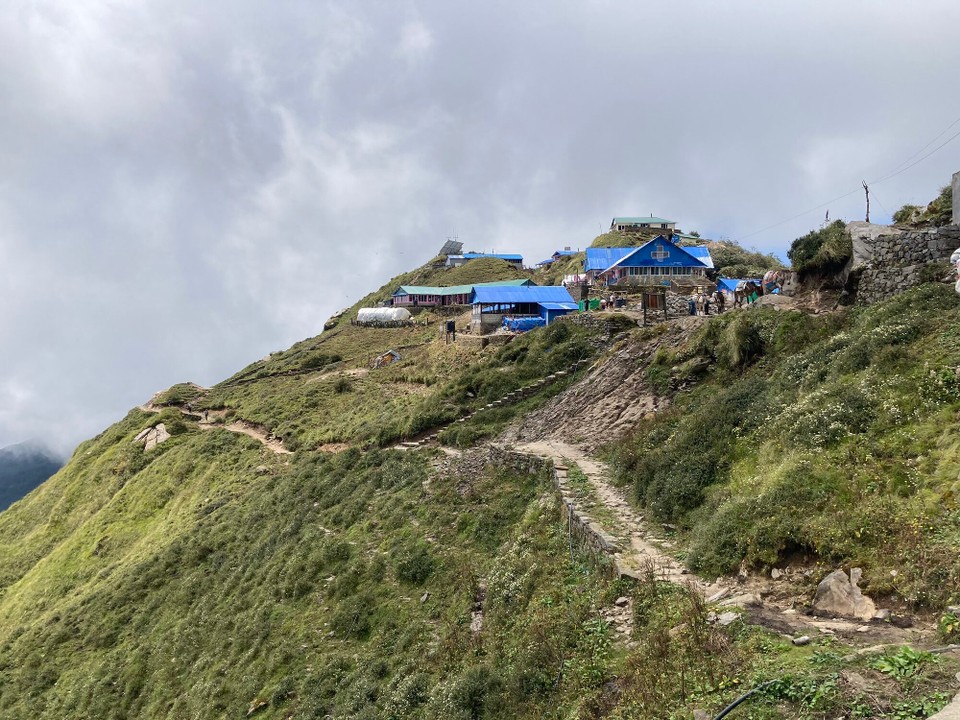 Nepal -  - Tagesziel nach knapp vier Stunden erreicht - das heißt Zeit zum Sonne genießen 😎